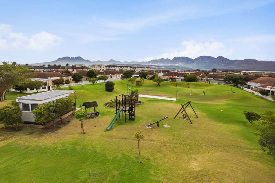 3 Bedroom Property for Sale in Whispering Pines Western Cape